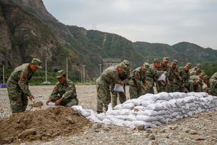 ?犯规多还铁！哈登7中2 欧文6中1 快船生死战半场逼平独行侠！